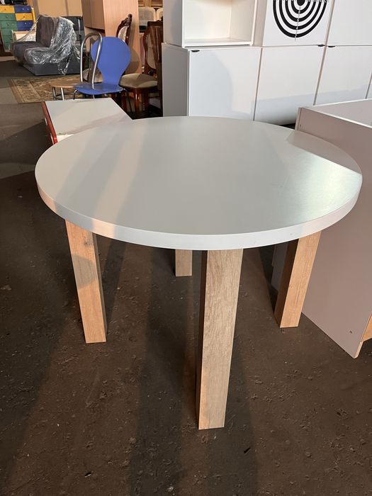 Stół okrągły biały bardzo solidny !