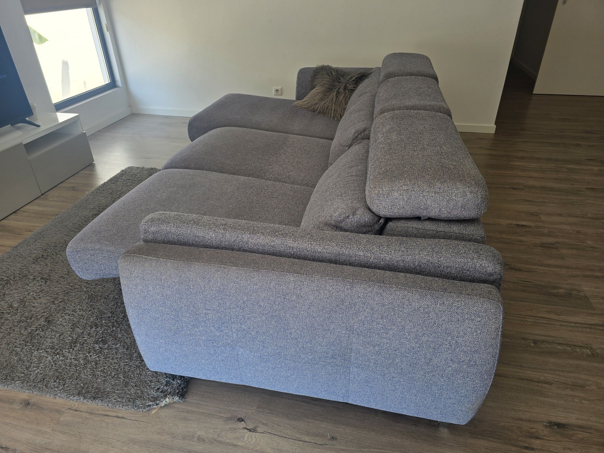 Sofá com chaise long 287 cm de largura