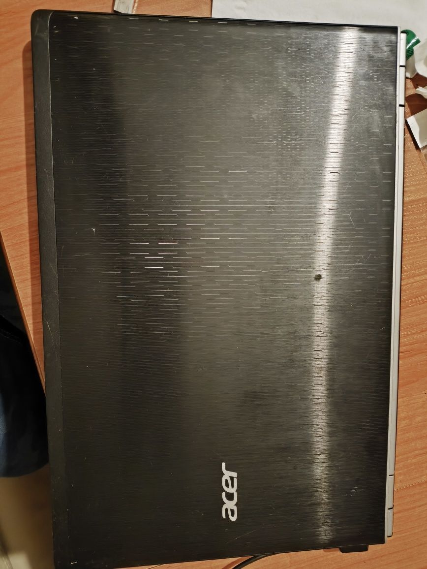 Acer Aspire v3-574g NVIDIA GT 940M i5 16GB SSD Win10