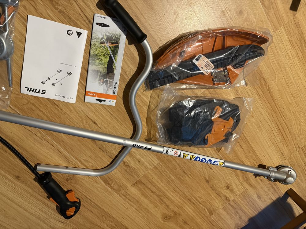 Nowa Kosa spalinowa STIHL FS250 FS 250 podkaszarka 1.6 KW 2.1 KM