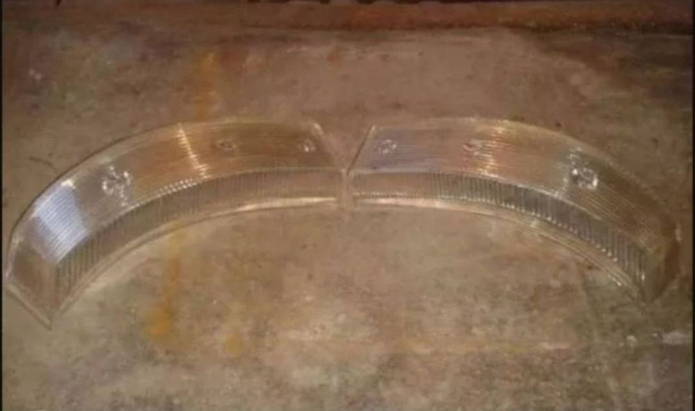 Рассеиватель поворота на Газ-21 правый