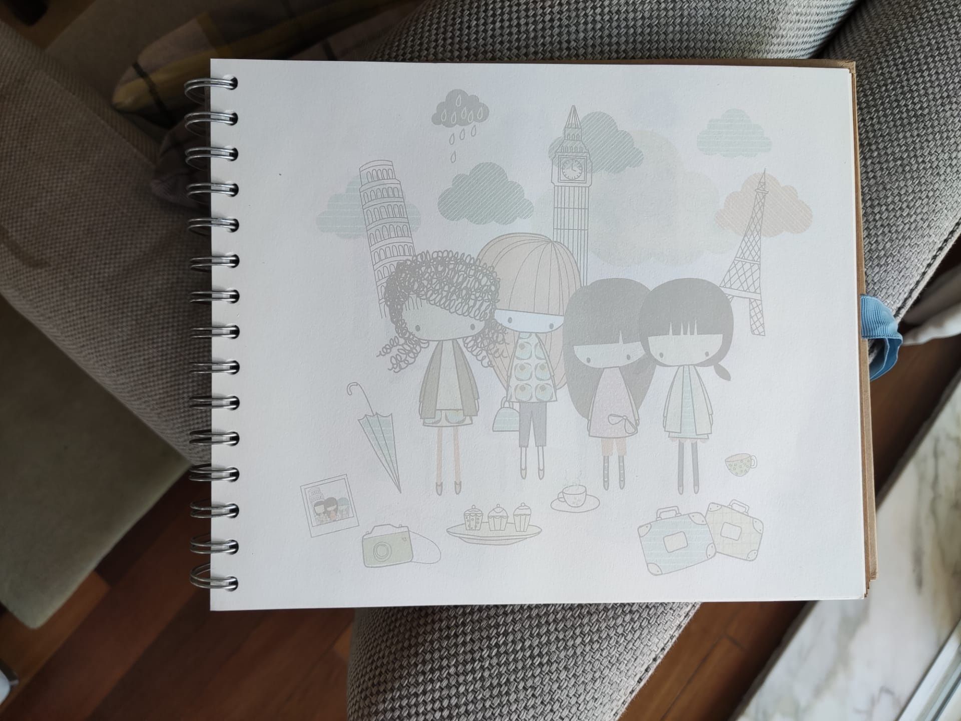 Caderno/Álbum/Bloco Desenho da "Paperchase" - meninas/raparigas viagem