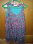 Vestido com folhos