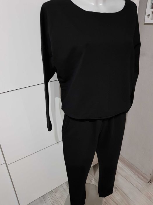 Nowy dres damski bez metki rozmiar S. Polecam.