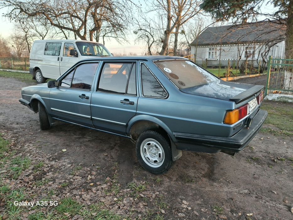 Продам Сантана 1.8 газ-бензин.