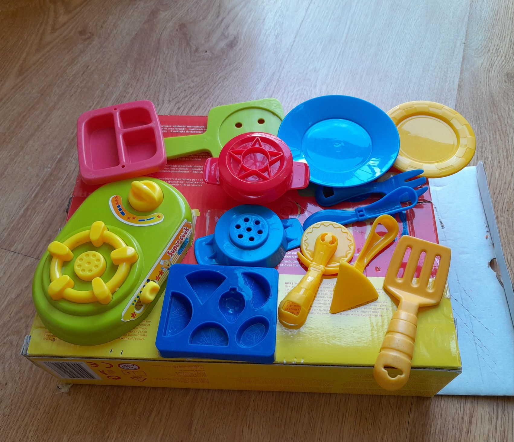 Play doh duży zastaw plus 5 nowych tub do ciastoliny