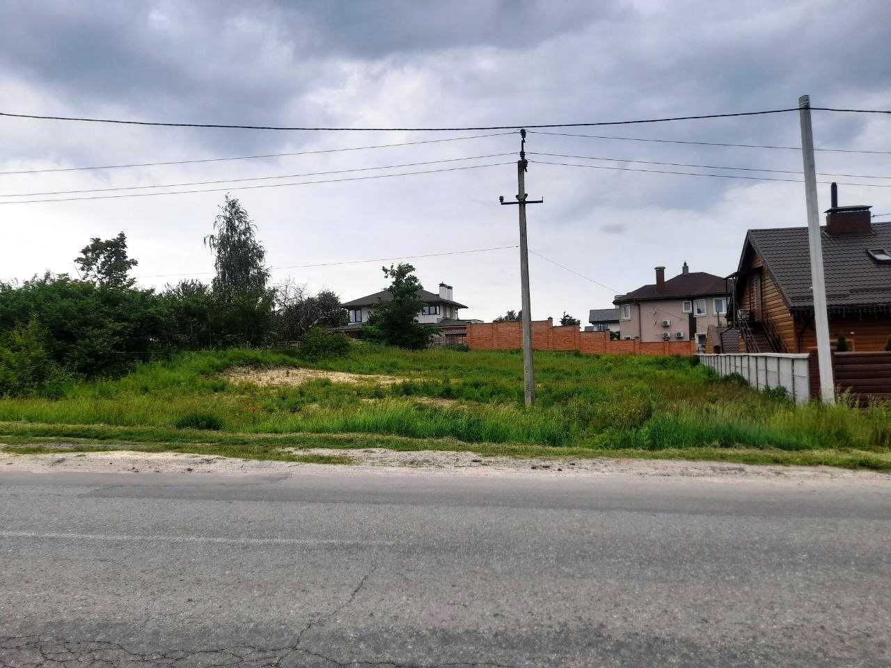 Хотів 9,6 сот під забудову, 800 метрів до центру села, асфальт.