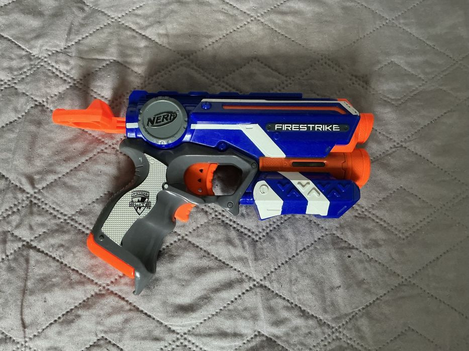 NERF - Karabinek - Pistolet - dodatkowy magazynek i troche strzałek