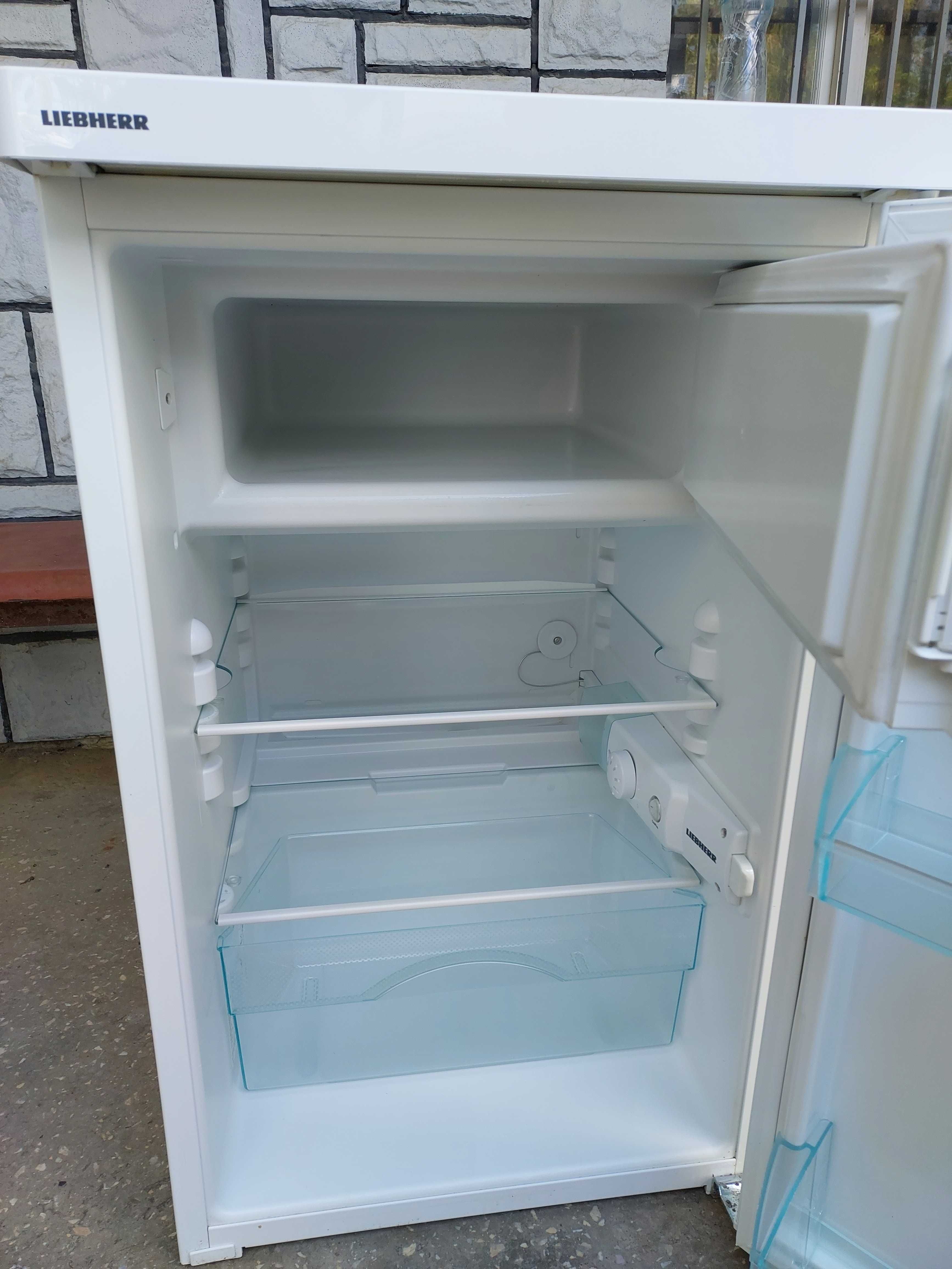 Холодильник з морозильною камерою Лібхер Liebherr T 1404