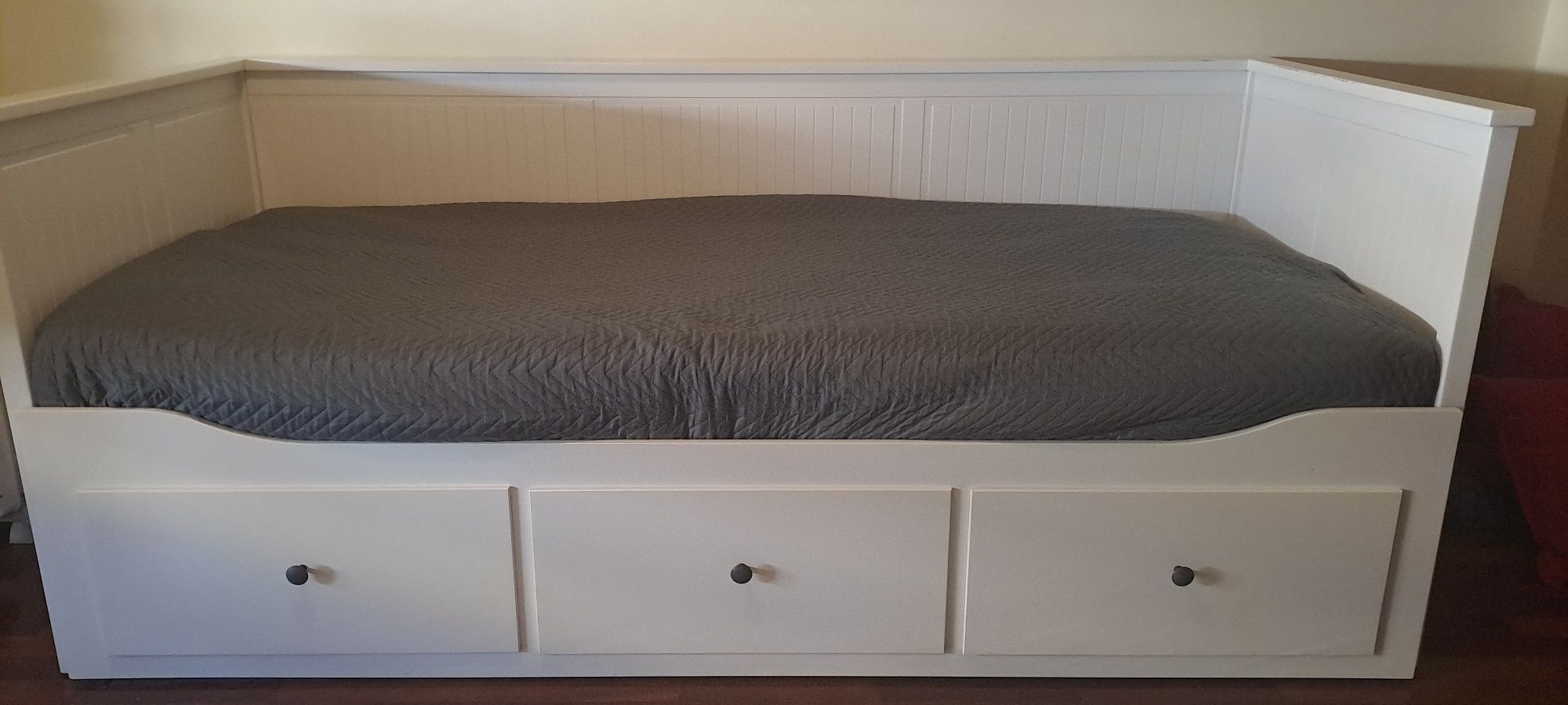 Cama Ikea linha Hemnes