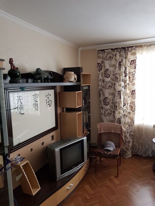 Продам велику 4-кімнатну квартиру в самому центрі