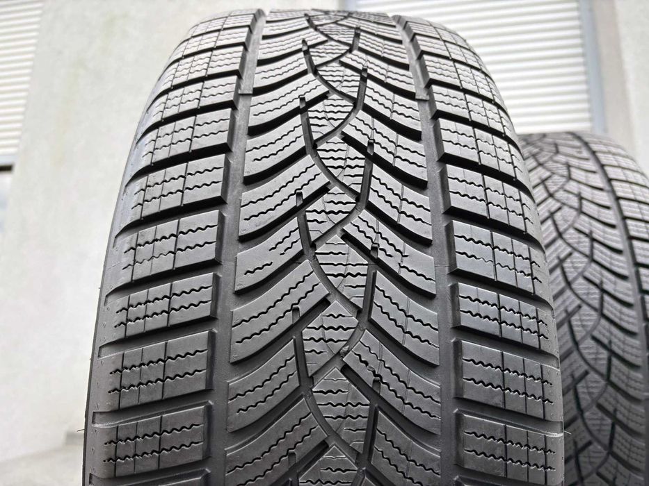 2szt zimowe 225/55R17 GoodYear 7,2mm 2022r świetny stan! Z761 gwar