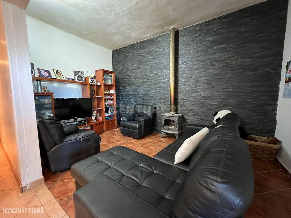 Moradia V3 com Garagem no Centro de Benafim - Loulé