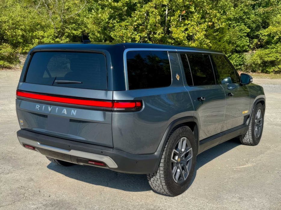 Rivian R1S Adventure      2024