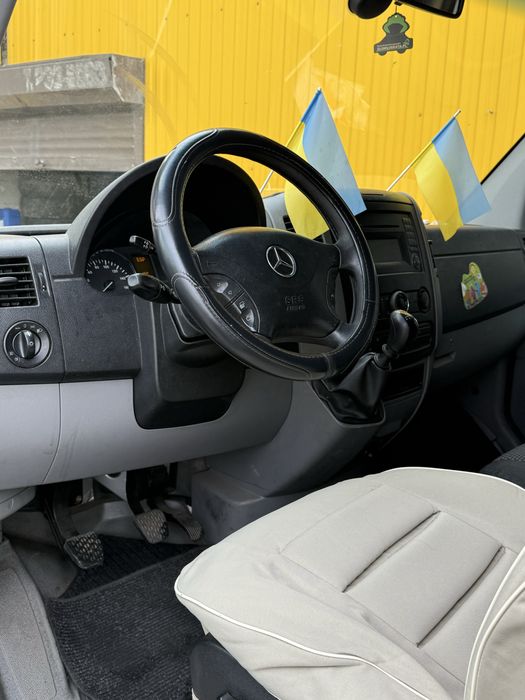 Мерседес Бенс Бус.