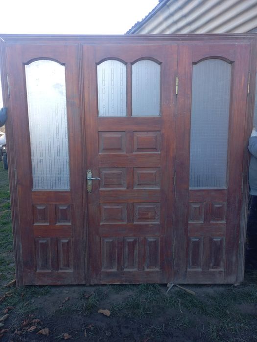 Продаються двері