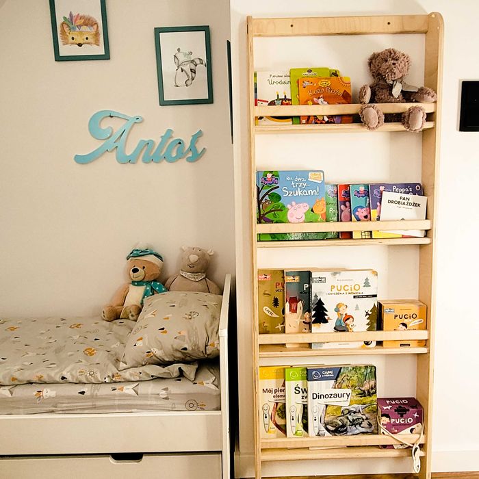 Drewniana biblioteczka Montessori, regał na książki dla dzieci