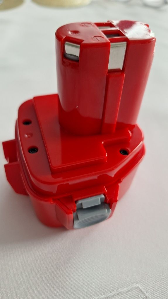 Akumulator bateria Makita 12 V 4 A h.