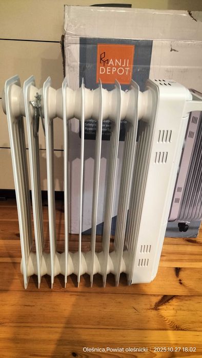 Przenośny grzejnik olejowo-elektryczny 2000W biały, na kółkach