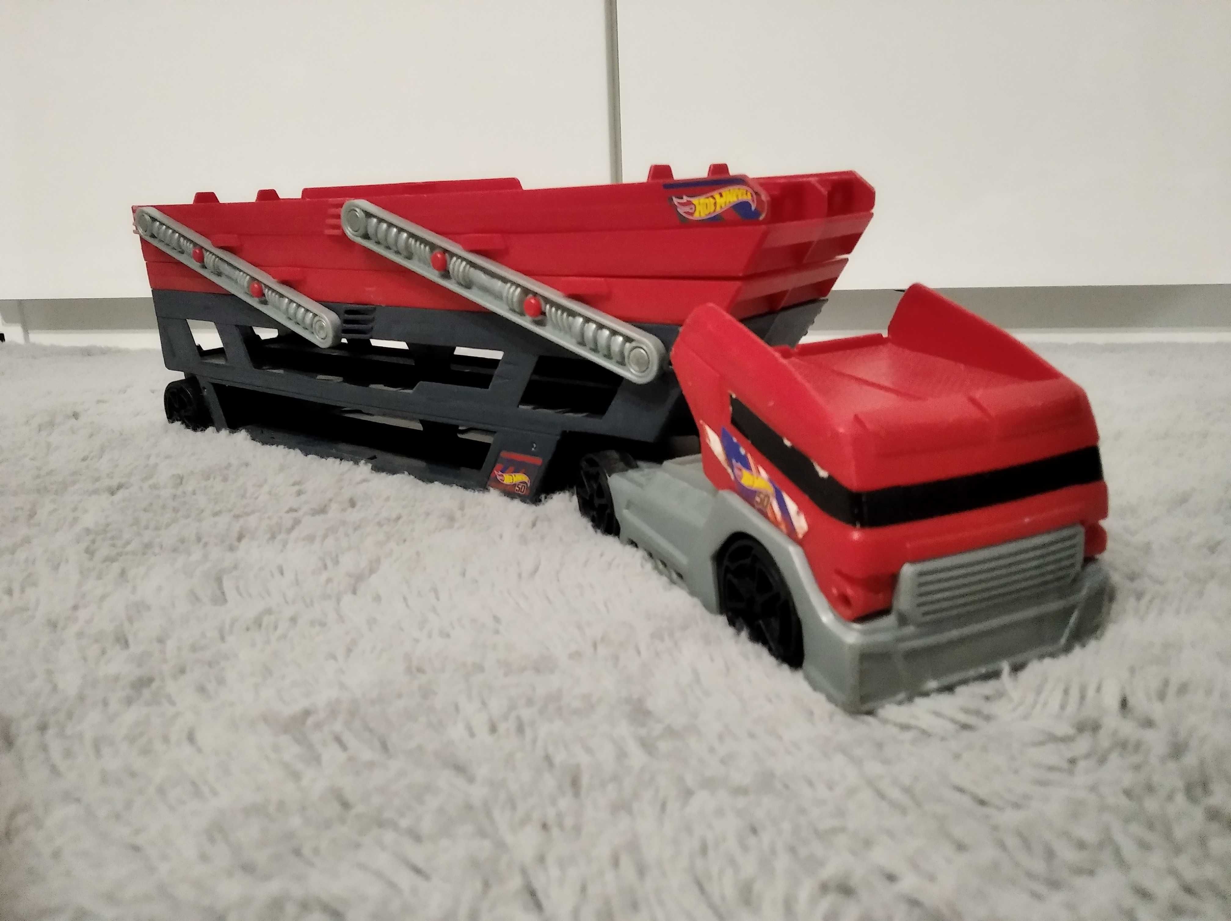 Tir laweta na 50 autek Hot Wheels resoraki