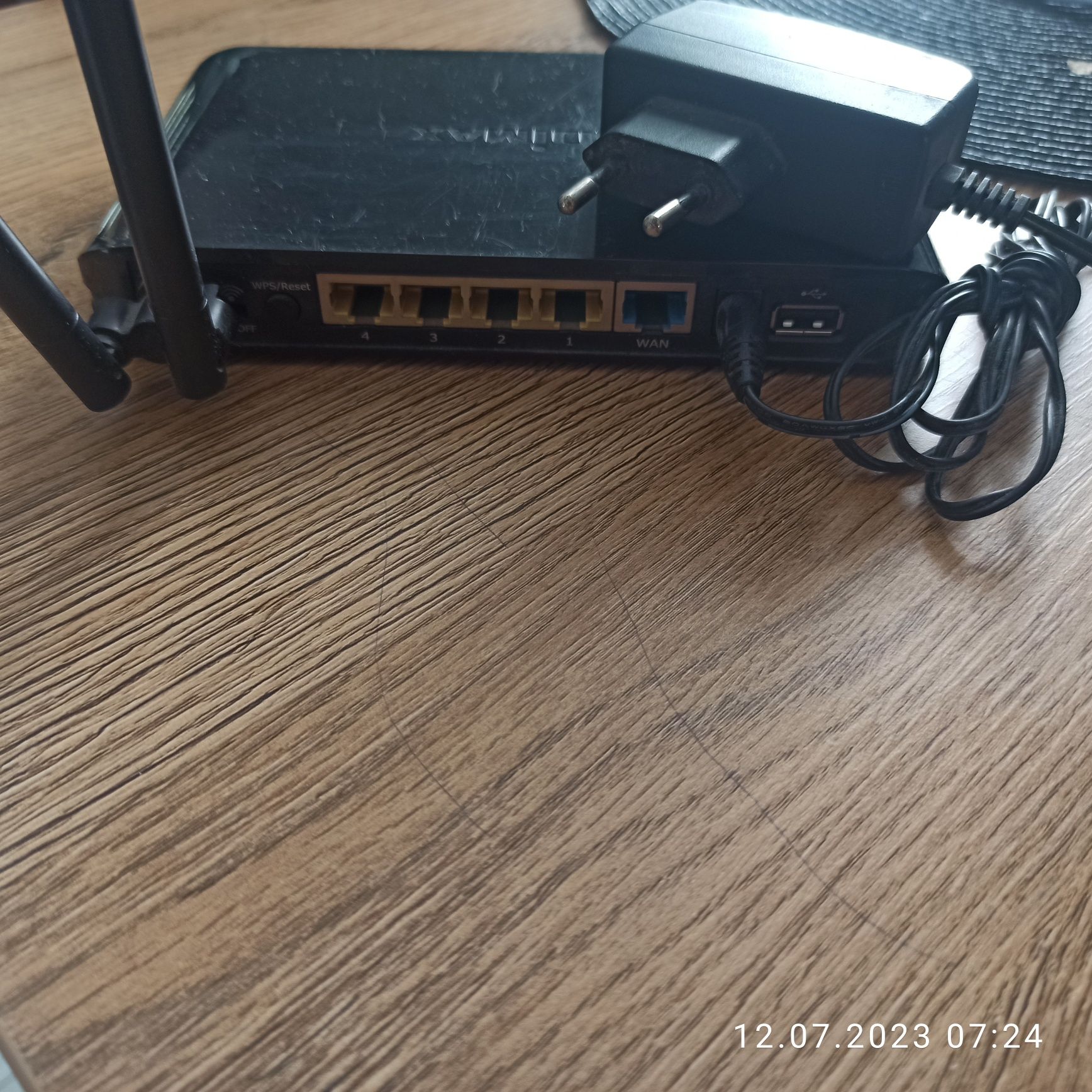 Router WiFi       USB     .