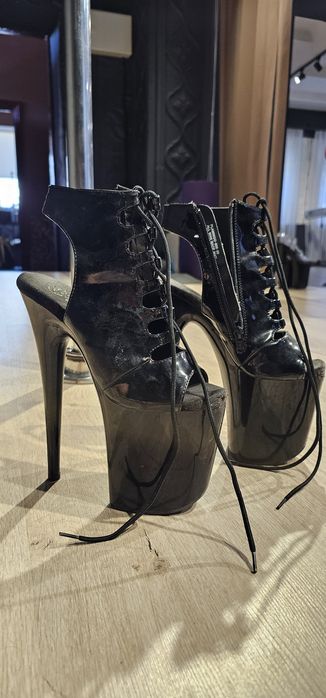 Продам стріпи Pleaser 37 розмір