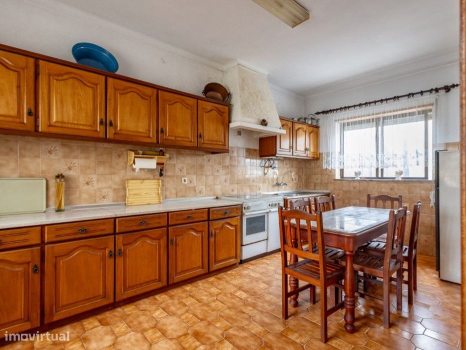 Moradia com dois apartamentos t3 com utilização independente