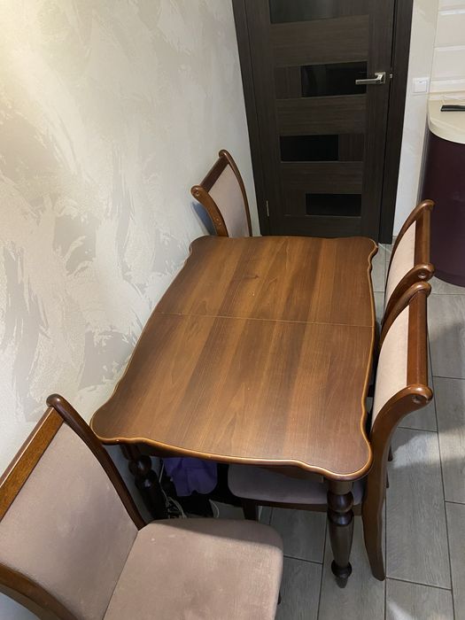 Стіл і 4 стільці