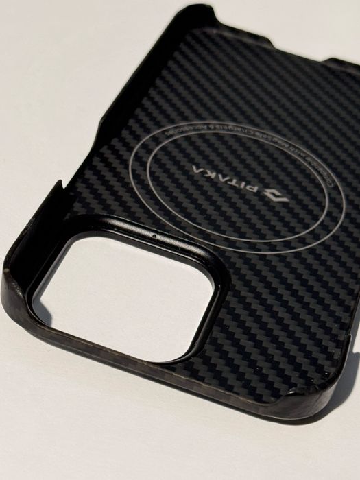 Чохол pitaka на Iphone 14 pro карбон