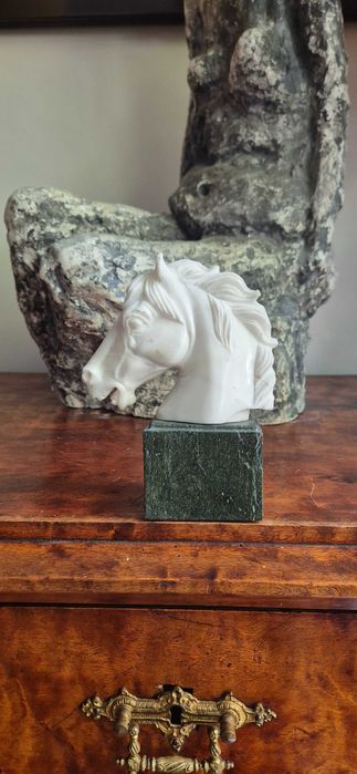 Aukcyjna Rzeźba popiersie konia z marmuru Michał Anioł Włochy antyk