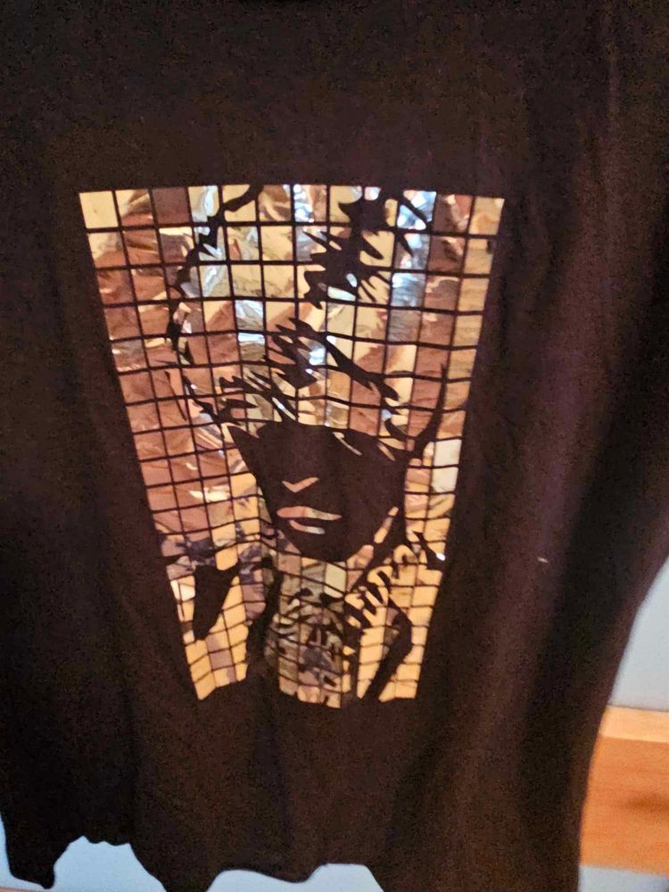Czarny t-shirt bluzka z błyszczącą aplikacją S
