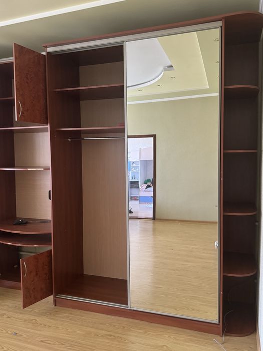 Продам велику шафу купе в гарному стані