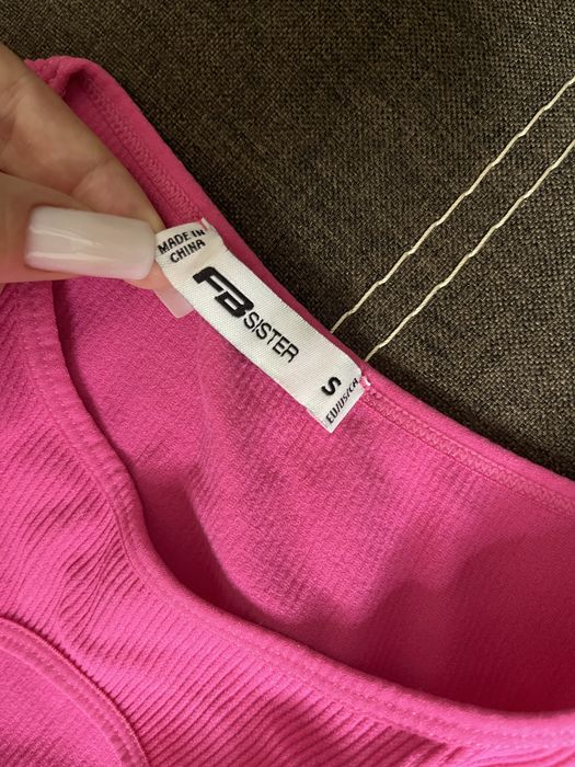 Топ з вирізом s-m