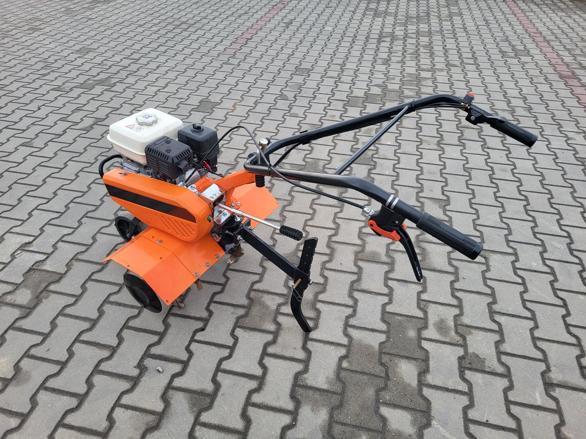 Glebogryzarka BENASSI BL6000H silnik Honda