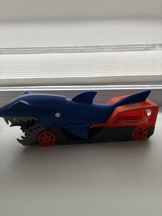 Акула гараж хот вілс