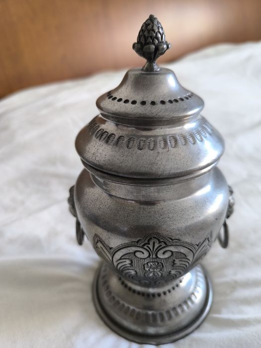 Pote em estanho J.S.I.