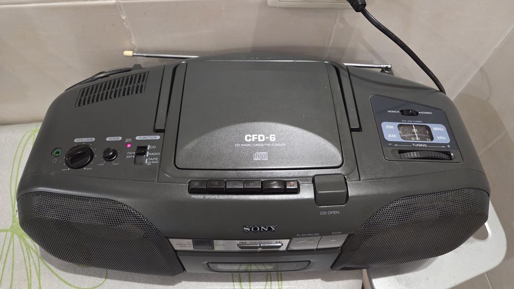Магнітофон Sony CFD-06