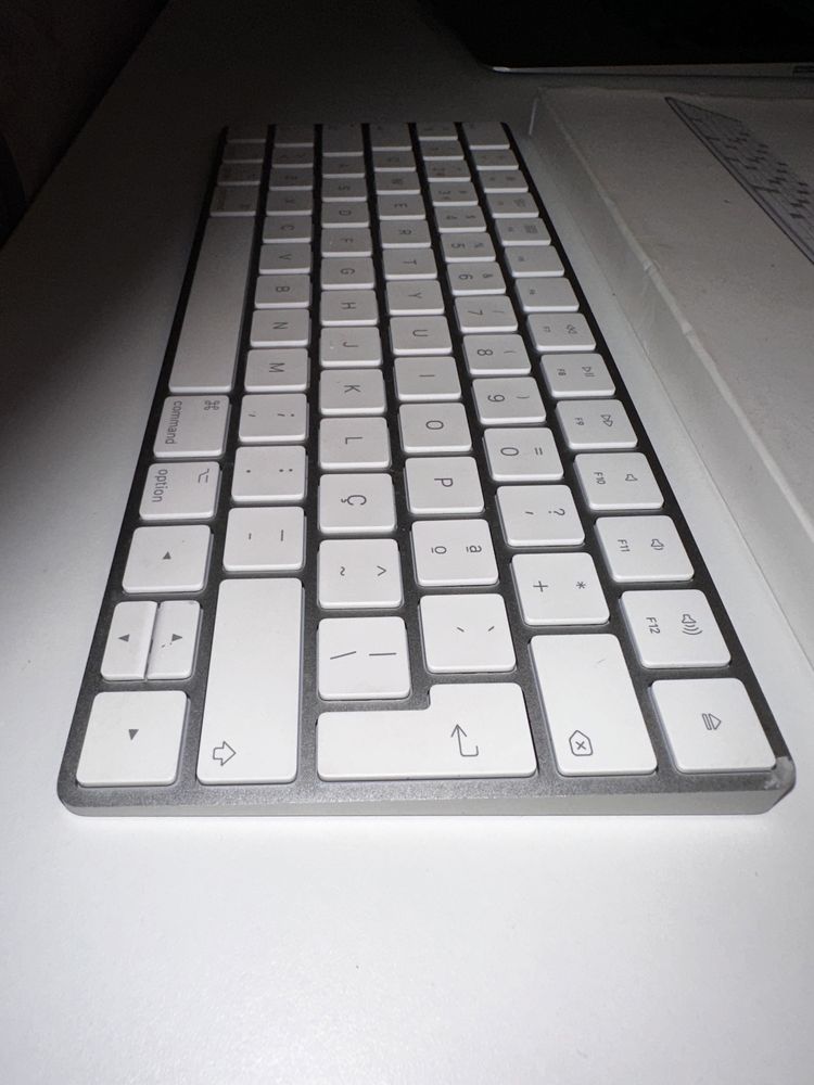 Macbook Air OS X Yosemite (13.3’’)-1,6 GHz/8GB/120GB c/ magic keyboard