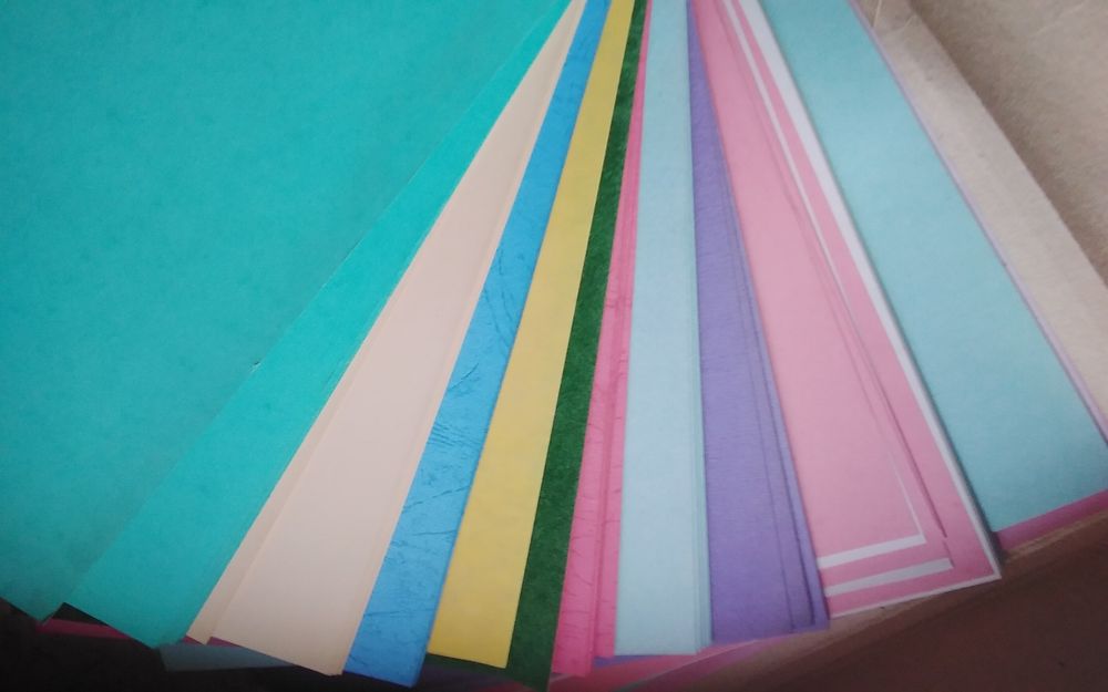 Тетради нотные,бумага  цветная,блокноты.