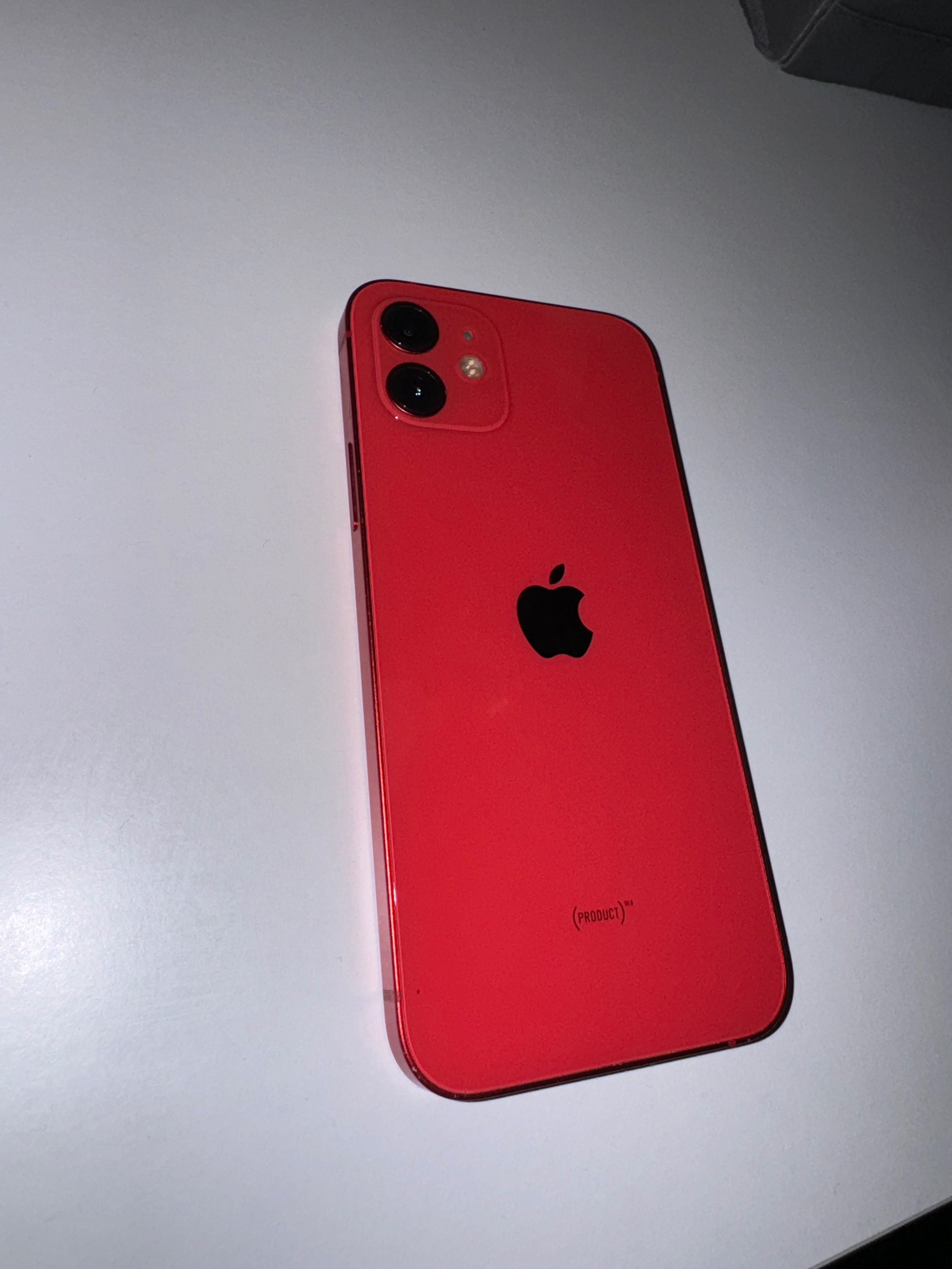 iPhone 12  czerwony