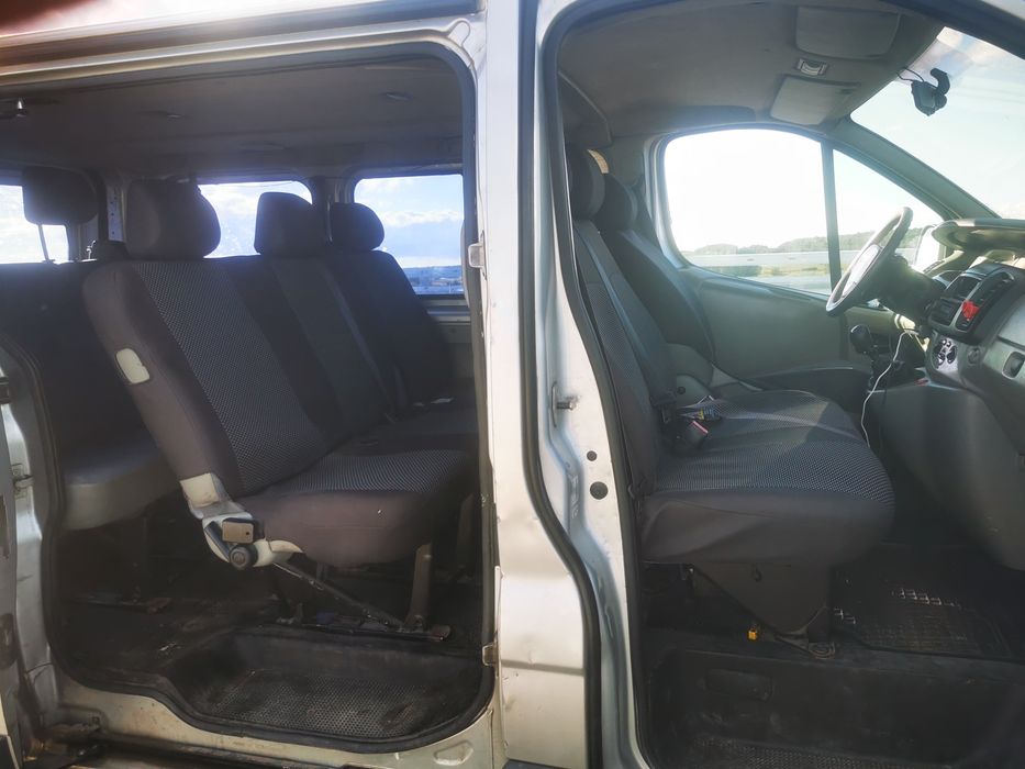Nissan primastar 1.9 dci 9 osobowy hak niskie spalanie klimatyzacja
