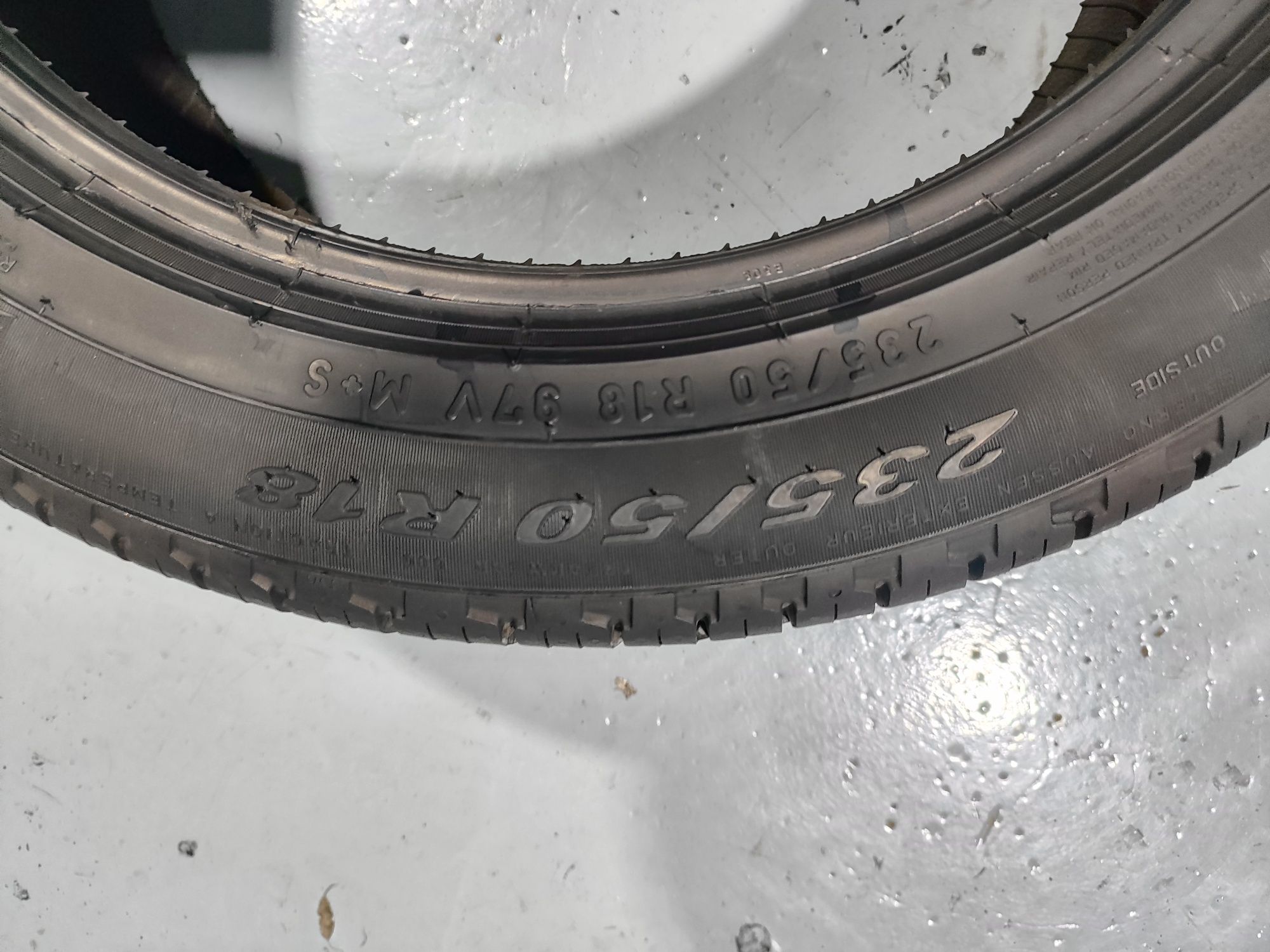 2 pneus semi novos 235-50R18 Pirelli - Oferta dos Portes