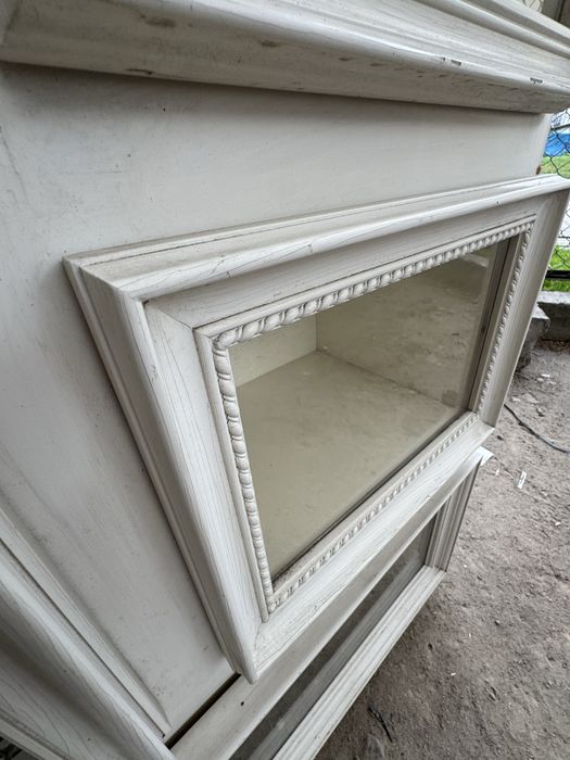 Debowa gablota przeszklona  ekspozycja wystawa podswietlana