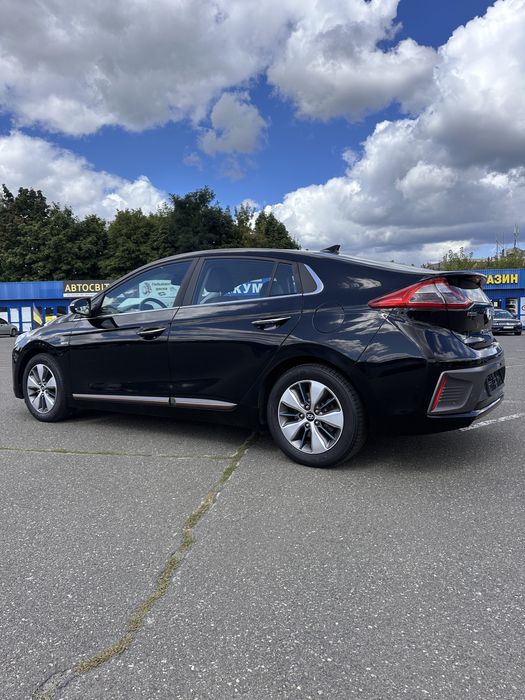 Hyundai Ionic 2017 в максимальній комплектації