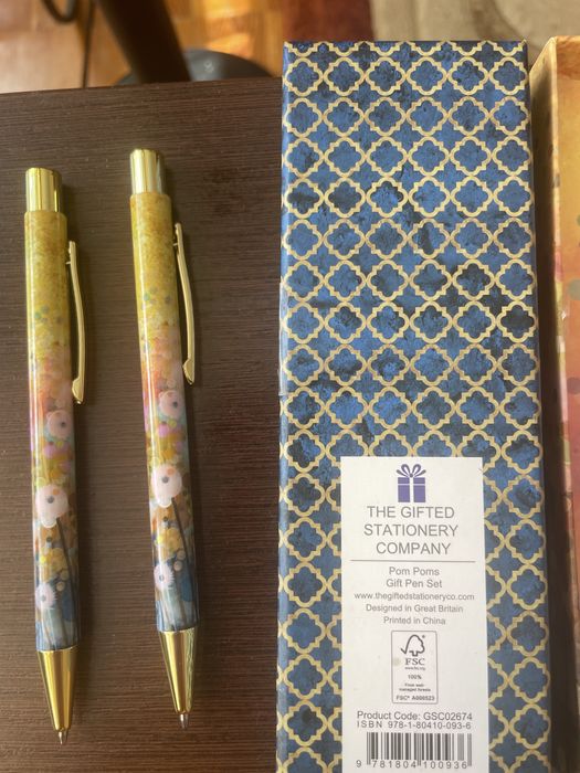 Ручки в подарунковій упаковці