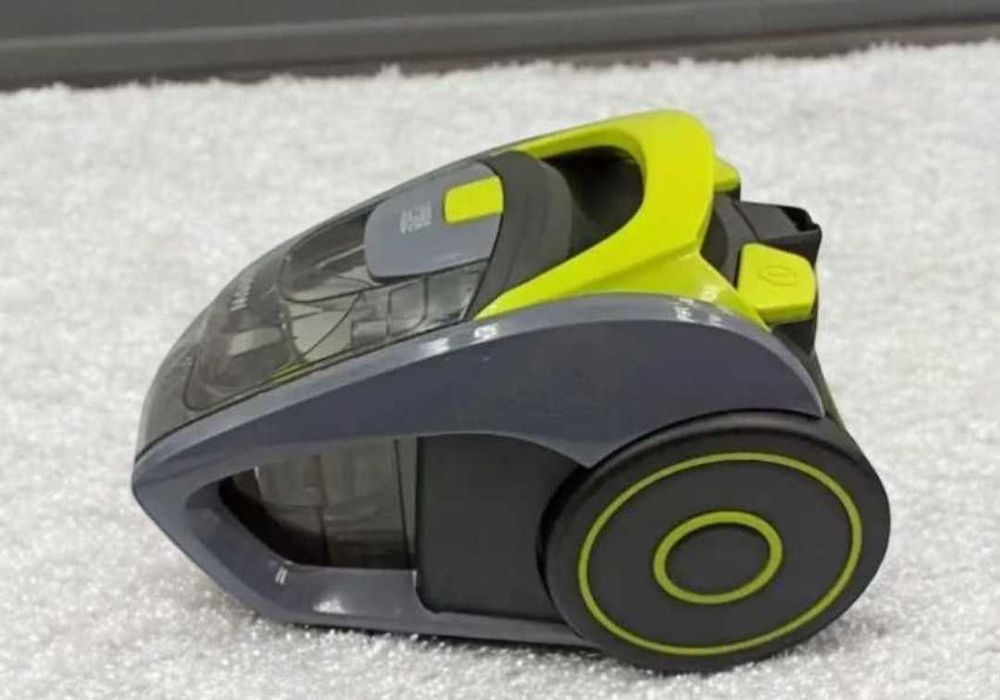 Пилосос новий 4000W без мішковий іде 2 насадки у наборі 2.5л контейнер