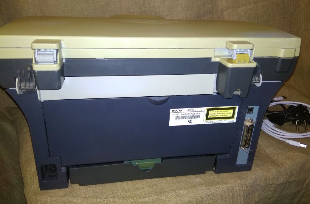 МФУ лазерный Brother DCP7010R  в отличном рабочем состоянии.