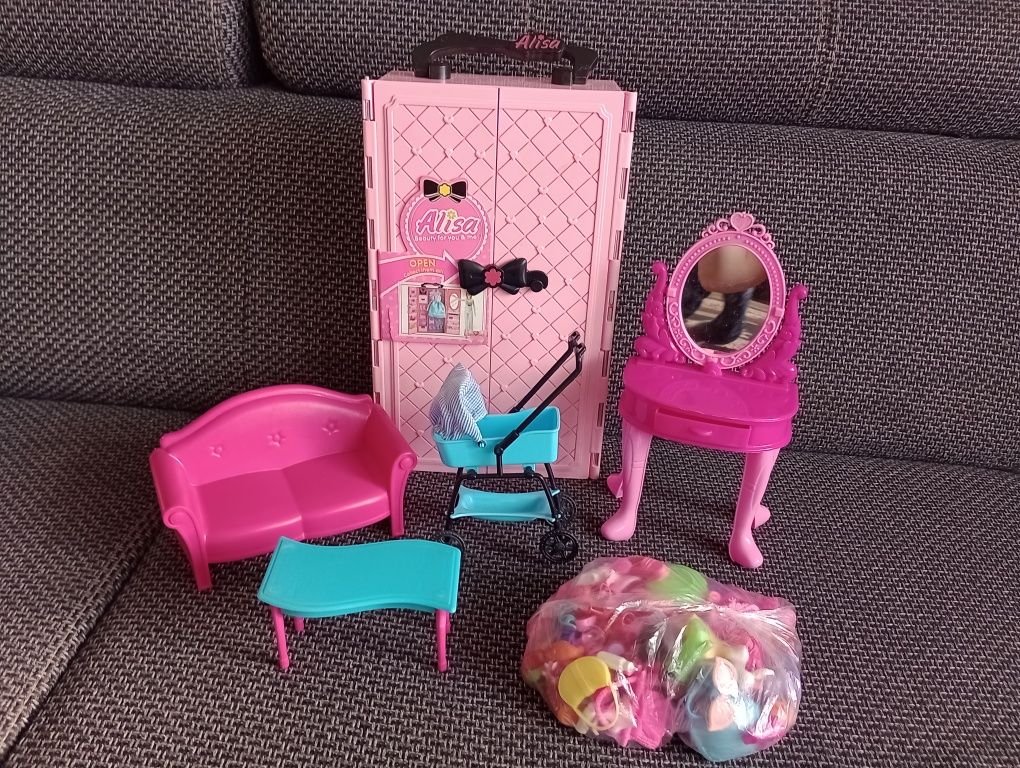 Zestaw mebelków dla Barbie plus akcesoria