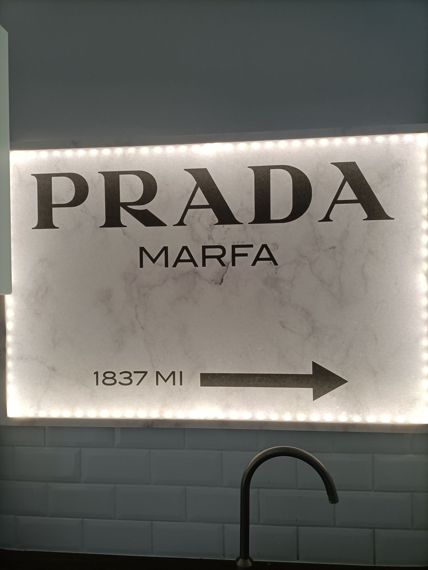 Obraz  podświetlany led na prad