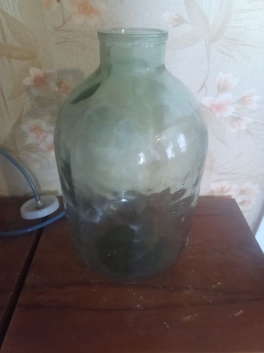 Банка 10 литров.